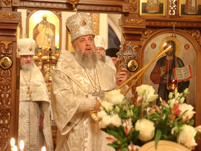 Владыка Иоанн за Божественной Литургией..JPG