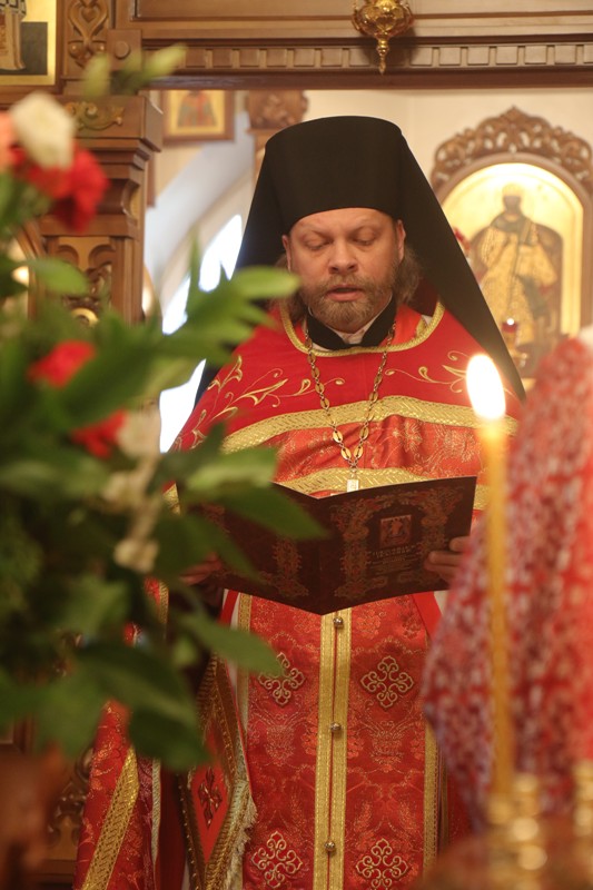 Чтение Пасхального послания.JPG