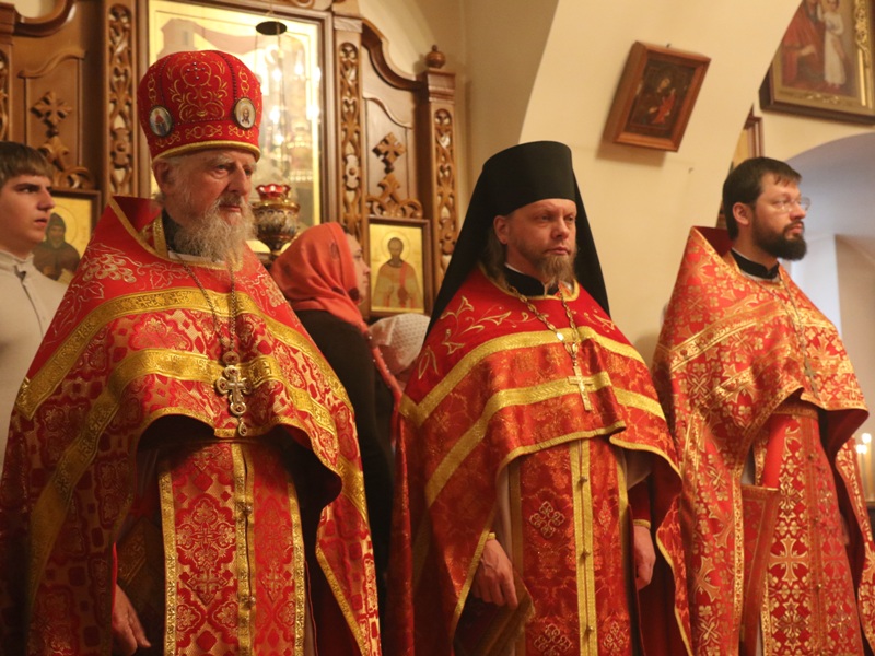 За Божественной Литургией.JPG