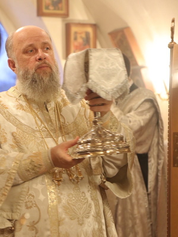 За Божественной Литургией.JPG