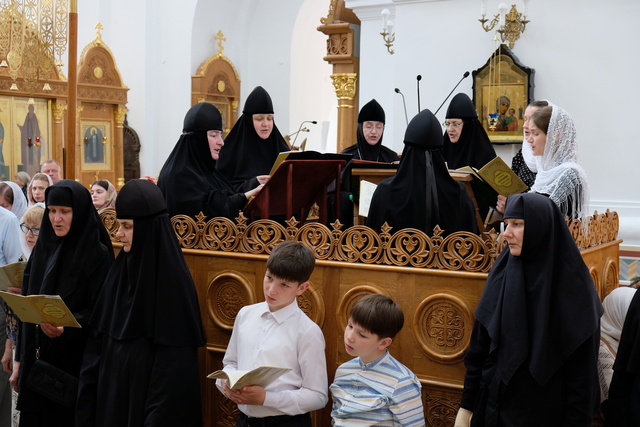 3-молебен у мощей-DSCF4538.JPG