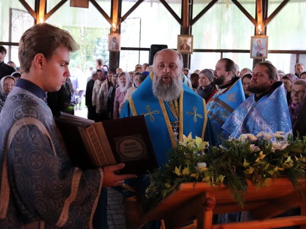молитва перед иконой.jpg