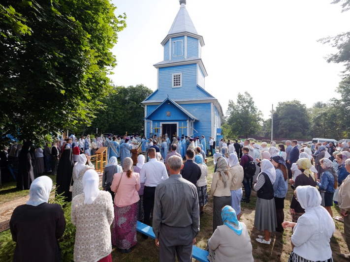 Прихожане и паломники.JPG