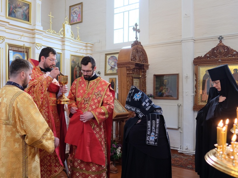 Причащение Святых Христовых Таин.JPG