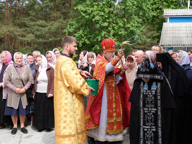 Праздничный молебен.JPG