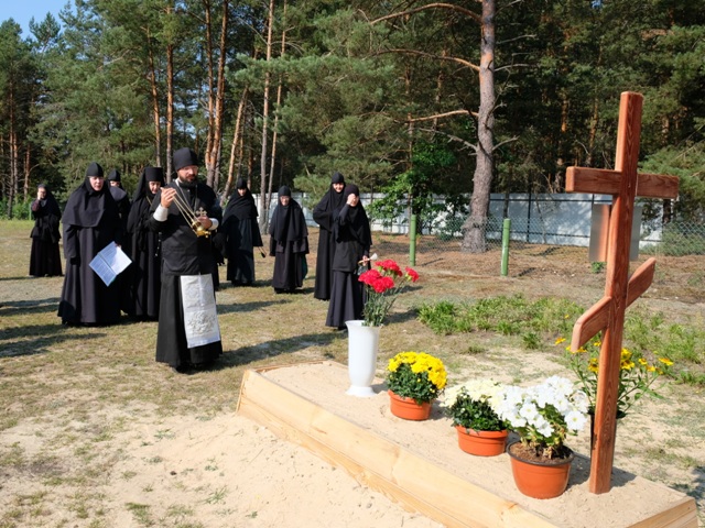 Лития на кладбище.JPG