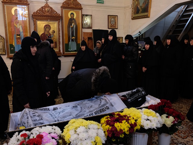 Прощание с усопшей.JPG