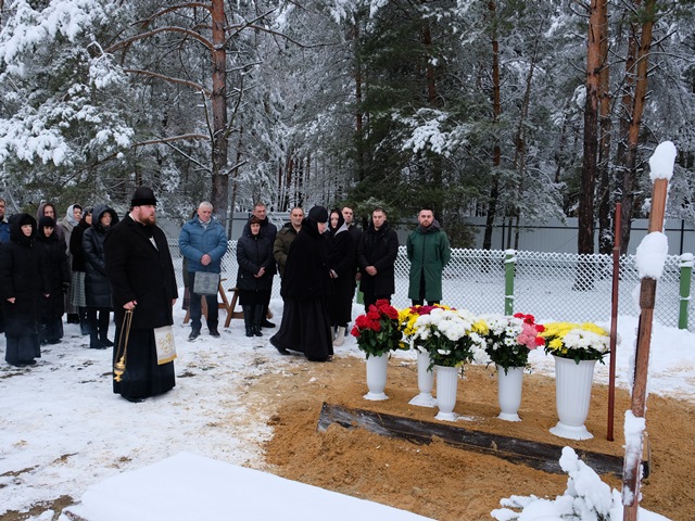 Лития на кладбище.JPG