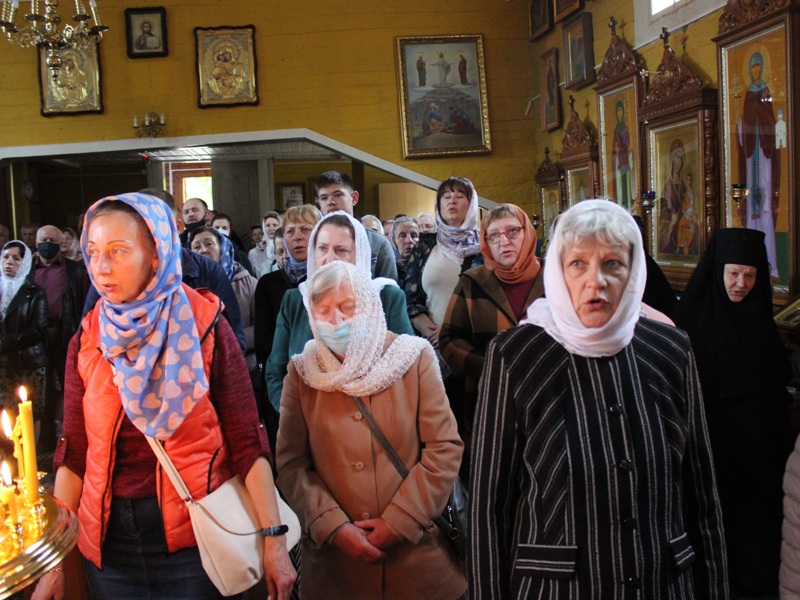 Прихожане и паломники.JPG