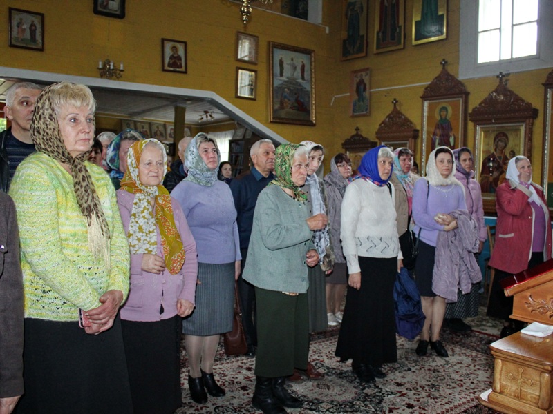 Прихожане монастыря.JPG