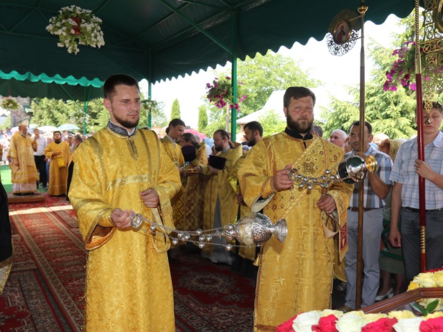 Диаконский чин.jpg