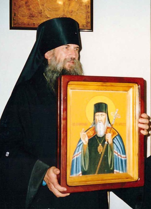 Епископ Софроний (Ющук) в монастырской трапезной 2002 год.jpg Епископ Софроний (Ющук) в монастырской трапезной 2001 год.jpg