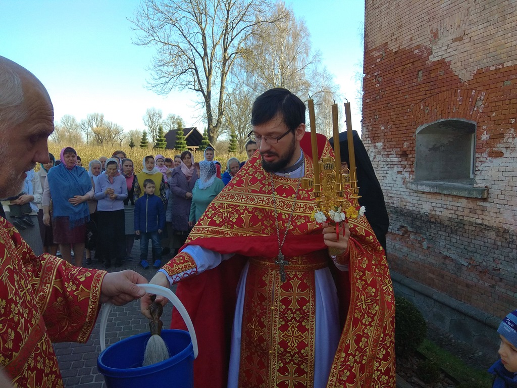 Пасхальный Крестный ход.jpg