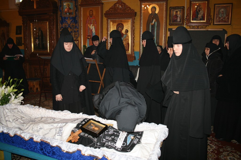 Последнее сестринское целование.JPG Сестринское целование.JPG