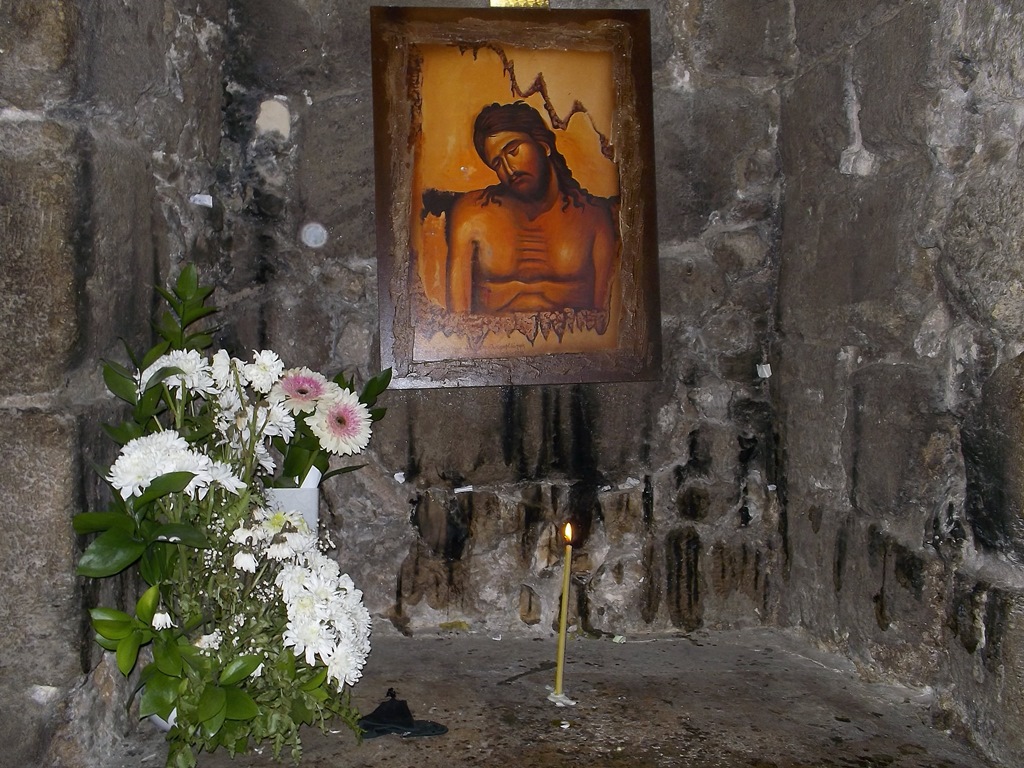 В нише у колодца Божией Матери.JPG