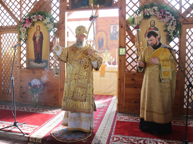 За Богослужением.jpg